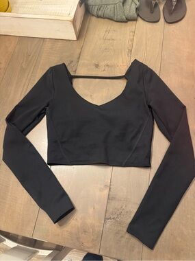 Gilly Hicks Hollister Size Small NWOT Long Sleeve Crop Too with Built in Bra